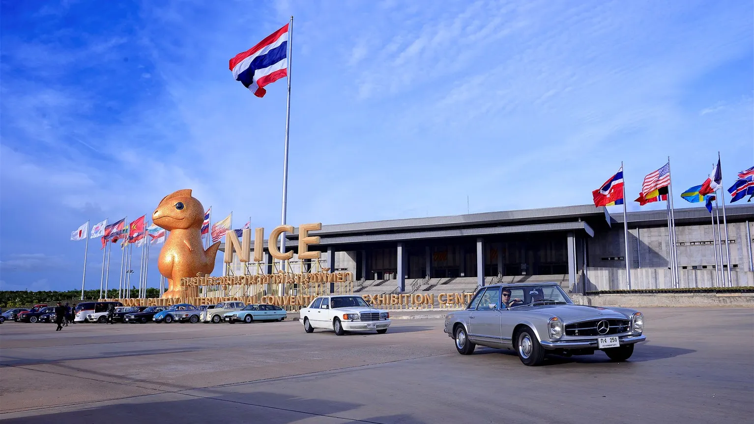รถโบราณบุกสวนนงนุช